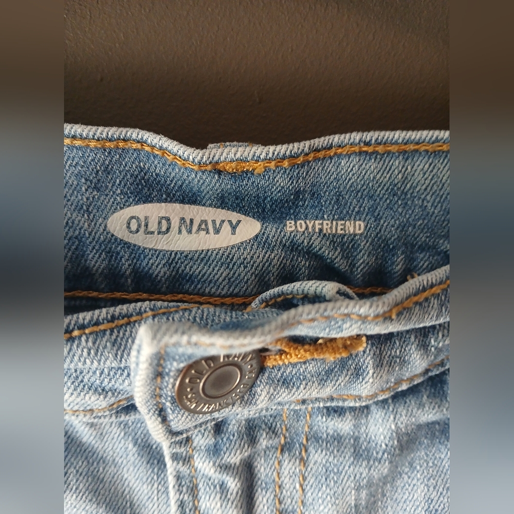 Old Navy Light Blue Distressed Jean Shorts Womens Size 4 - Picture 2 of 4